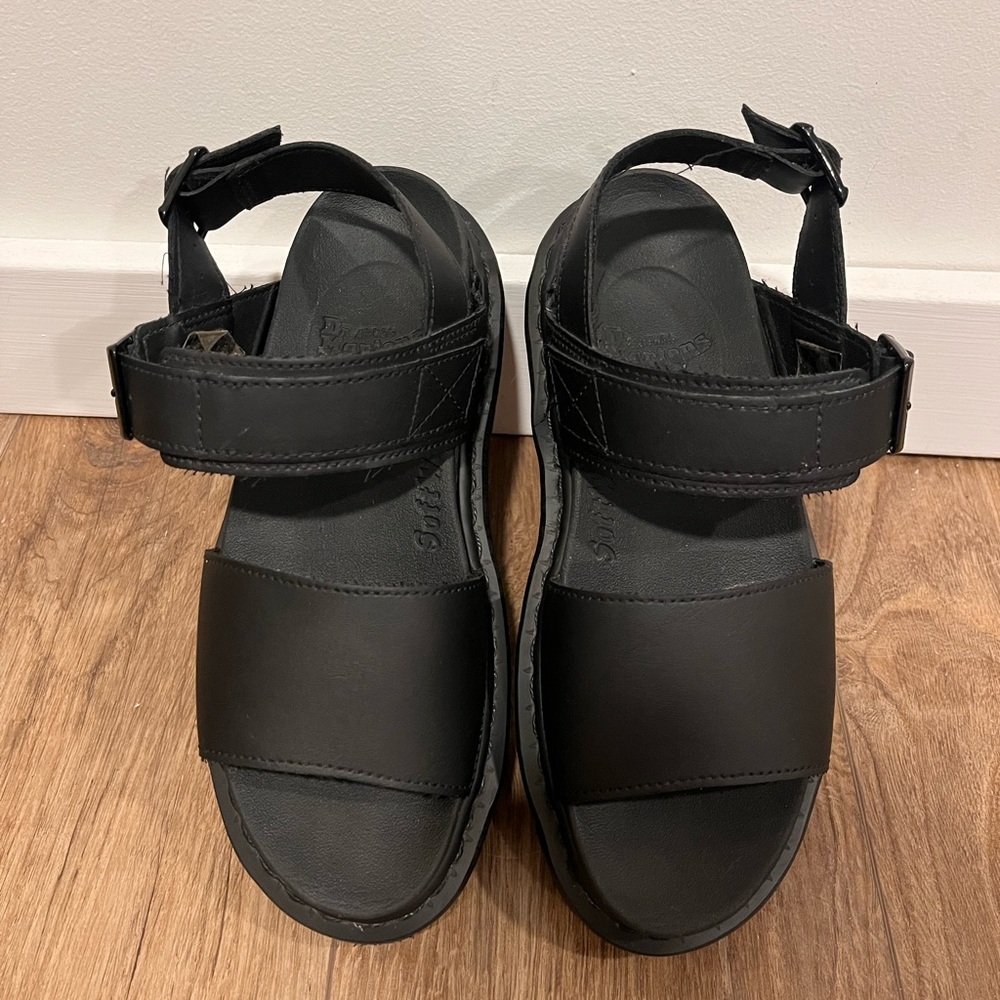 DR. MARTENS VOSS WOMEN'S LEATHER STRAP
SANDALS / BLACK / SIZE 7 - Picture 3 of 16